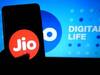 रिलायंस Jio ने दिया ग्राहकों को तोहफा,आज से दूसरे नेटवर्क पर डोमेस्टिक वॉयस कॉल फ्री