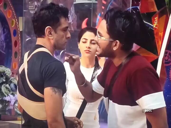 रियलिटी शो बिग बॉस के टास्क के दौरान कंटेस्टेंट सारी हदें पार कर देते हैं. वो टास्क को जीतने के लिए कुछ भी करने को तैयार रहते हैं. 