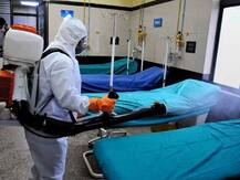 दिल्ली: प्रदूषण और संक्रमण के बढ़ते मामलों के बीच आईसीयू बिस्तरों की संख्या में कमी