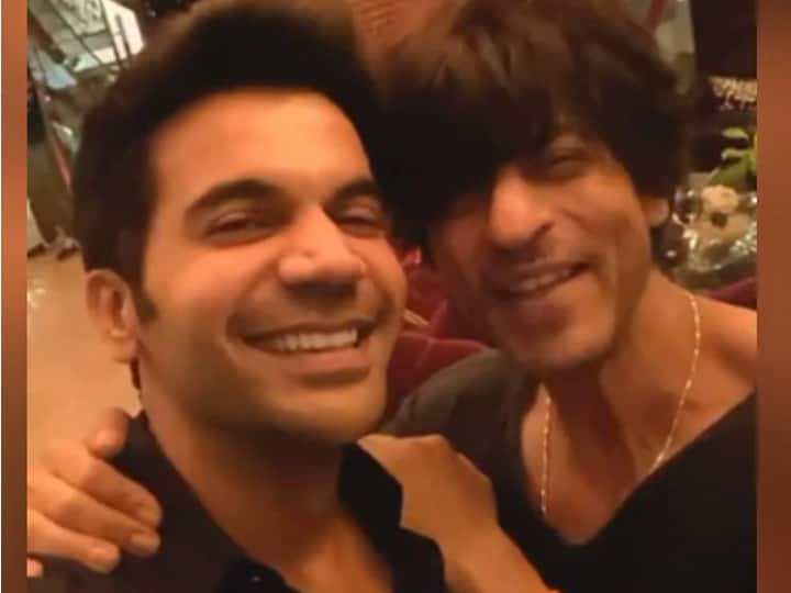 कभी Shahrukh Khan से मिलने के लिए घंटों ‘मन्नत’ के बाहर खड़े रहते थे Rajkummar Rao Rajkummar Rao Stood outside Mannat for hours to see Shah Rukh Khan कभी Shahrukh Khan से मिलने के लिए घंटों ‘मन्नत’ के बाहर खड़े रहते थे Rajkummar Rao