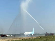 In Pics: दरभंगा एयरपोर्ट से उड़ान भरने लगीं फ्लाइट्स, MP-MLA ने की यात्रा, इस अंदाज में पहली विमान का हुआ स्वागत