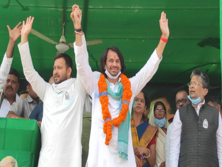 Tej Pratap congratulated Tejashwi on his birthday, said - 'Happy Birthday CM', sister Rohini said this ann तेज प्रताप ने तेजस्वी को दी जन्मदिन की बधाई, कहा - 'हैप्पी बर्थडे सीएम', बहन रोहिणी ने कही ये बात