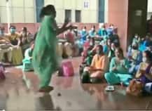 एमसीडी के कर्मचारियों ने लंबित वेतन और बोनस की मांग को लेकर किया प्रदर्शन