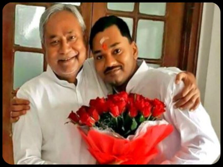 Bihar Elections: Nitish kumar family Details- Know about Nitish son Nishant and his brothers, sisters and whole family बिहार के सीएम का परिवार: सादगी से जीते हैं बेटे निशांत, भाई बहन, रिश्तेदार भी राजनीति से दूर, जानिए- परिवार के बारे में सबकुछ