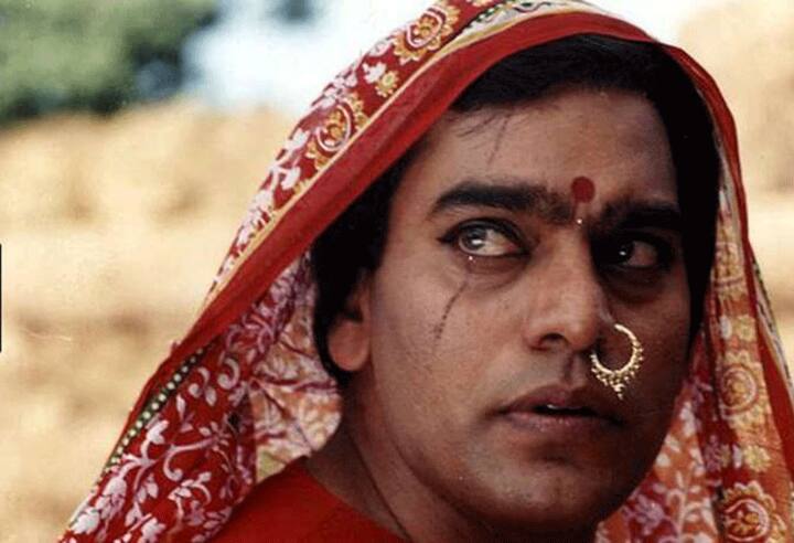 संघर्ष(Sangharsh) - अक्षय कुमार स्टारर इस फिल्म में विलेन का रोल निभाया था आशुतोष राणा ने. जिसमें वो किनन्र के रोल में थे. लेकिन उनकी अदाकारी देख लोगों के रौंगटे खड़े हो गए थे. लज्जाशंकर पांडे के रोल में आज तक उन्हें भुलाया नहीं जा सका है. ष राणा - अक्षय कुमार की संघर्ष फिल्म में निभाए इनके रोल को कौन भूल सकता है. आज भी आशुतोष राणा को इस रोल के लिए जाना जाता है. इसमें वो लज्जा शंकर पांडे नाम के ट्रांसजेंडर के रोल में थे. और ये रोल इतना दमदार था कि उन्हें इस फिल्म के लिए बेस्ट विलेन का फिल्मफेयर अवॉर्ड मिला था.