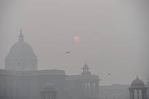 In Pics: प्रदूषण की धुंध में ढकी दिल्ली की वायु गुणवत्ता लगातार पांचवें दिन गंभीर, जल्द राहत मिलने के आसार नहीं