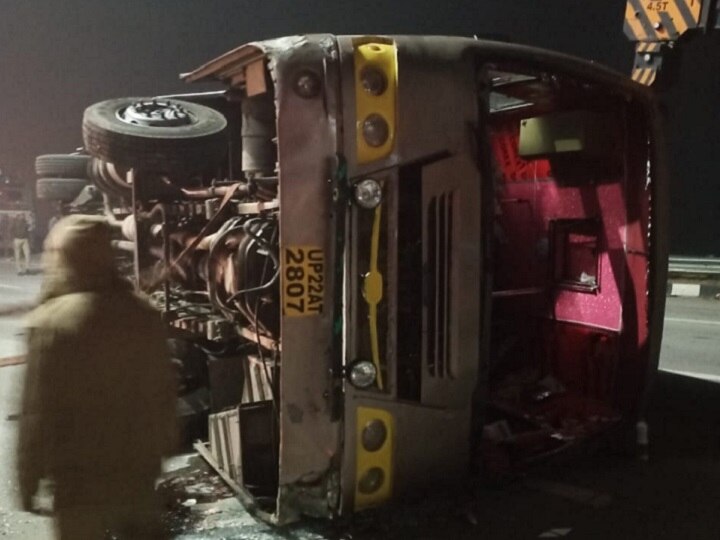 Baghpat Bus overturned on Eastern Peripheral Expressway 28 passengers injured ANN बागपत: ईस्टर्न पेरिफेरल एक्सप्रेसवे पर बस पलटी, 28 यात्री घायल, शराब पीकर गाड़ी चला रहा था ड्राइवर