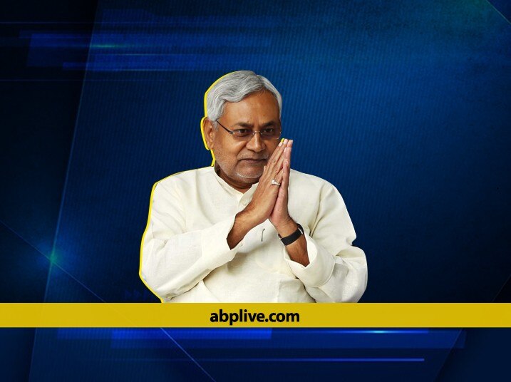 Bihar JDChief Nitish Kumar presented claim of forming government to Governor राज्यपाल से मिलकर नीतीश कुमार ने पेश किया सरकार बनाने का दावा, कल शाम 4.30 बजे शपथ ग्रहण