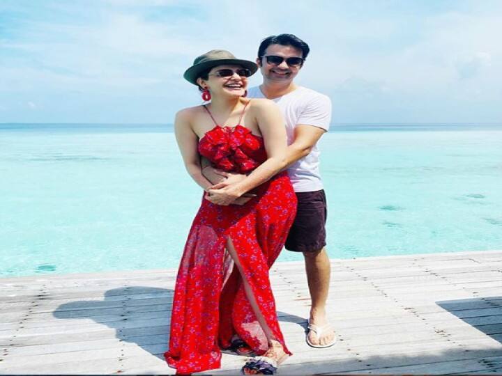 बॉलीवुड एक्ट्रेस काजल अग्रवाल ने हाल ही में मुंबई में गौतम किचलू के साथ अपनी शादी के लिए सुर्खियां बटोरीं. उनकी शादी बहुत ही शाही अंदाज में हुई, दोनों एक साथ बेहद खूबसूरत लग रहे थे. 