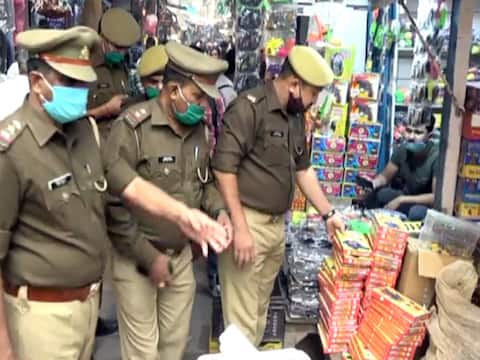 कानपुर: एनजीटी ने पटाखों की बिक्री और जलाने पर लगाई रोक, व्यापारी बोले- समस्या समझे सरकार कानपुर: एनजीटी ने पटाखों की बिक्री और जलाने पर लगाई रोक, व्यापारी बोले- समस्या समझे सरकार