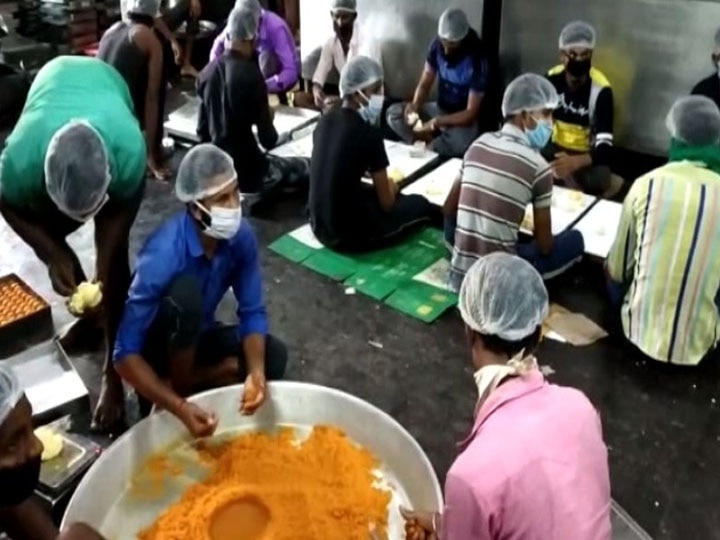 गोरखपुर: दिवाली से पहले मिठाई की दुकान और गोदाम पर छापे से मचा हड़कंप, मिली खामियां