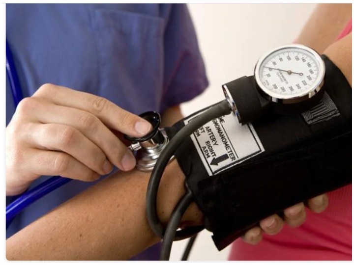 Health Tips: How can we contro high blood pressure? These are simple ways Health Tips: हाई ब्लड प्रेशर से कैसे निबटा जा सकता है? जानिए साधारण और आसान उपाय