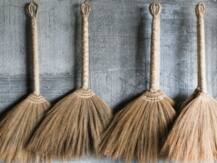 Dhanteras 2020: धनतेरस पर खरीदने जा रहे हैं झाड़ू, तो इन बातों का ज़रुर रखें ध्यान, मिलेगा शुभ फल