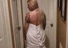 अपनी वेडिंग ड्रेस को लेकर महिला ने कंपनी पर उतारा गुस्सा, लेकिन जवाब मिलने पर हो गई शर्मसार