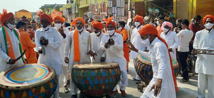 अयोध्या: दीपोत्सव के मौके पर साकेत महाविद्यालय से रामकथा पार्क तक निकाली गईं 11 झांकियां. 