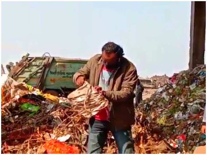 Employee returned the woman to a bag full of gold jewelry in the PCMC dumping yard महिला ने दिवाली की सफाई के बीच तीन लाख के गहनों वाला पर्स कचरा वैन में डाला, जानिए- फिर क्या हुआ