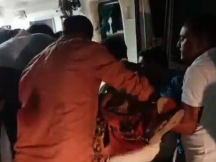 MP: शिवपुरी के पोहरी में वाहन पलटने से 3 महिलाओं सहित 10 लोगों की मौत, 20 अन्य घायल Ten people died and others injured in Shivpuri Madhya Pradesh MP: शिवपुरी के पोहरी में वाहन पलटने से 3 महिलाओं सहित 10 लोगों की मौत, 20 अन्य घायल