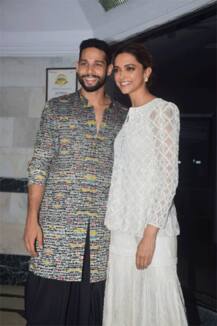 सिद्धांत चतुर्वेदी के घर दीवाली पार्टी में स्पॉट हुए ये सितारे, ईशान खट्टर के साथ नज़र आईं अनन्या पांडे