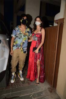 सिद्धांत चतुर्वेदी के घर दीवाली पार्टी में स्पॉट हुए ये सितारे, ईशान खट्टर के साथ नज़र आईं अनन्या पांडे