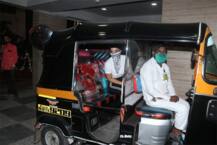 Photo Gallery : लाखों की कार छोड़ ऑटो रिक्शा में चलने पर मजबूर हुई Sunny Leone, देखें तस्वीरें