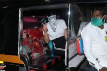 Photo Gallery : लाखों की कार छोड़ ऑटो रिक्शा में चलने पर मजबूर हुई Sunny Leone, देखें तस्वीरें