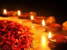 Diwali 2020: आज रात घर में दीप जलाते वक्त इन मंत्रों का करें जाप, रोशन होगा भाग्य