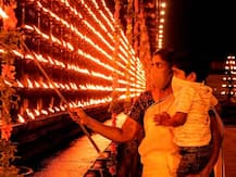 Diwali 2020: दीयों की रौशनी से जगमगाया पूरा देश, कहीं जले पटाखे तो कहीं सादगी से मना त्योहार