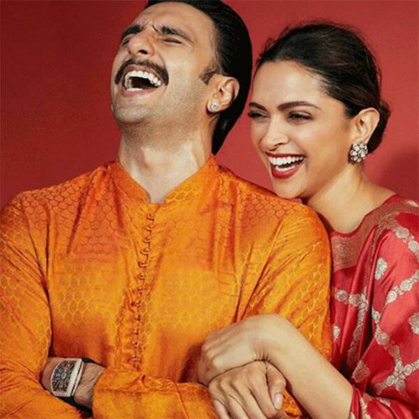 रणवीर सिंह और दीपिका पादुकोण ने भी दीवाली का जश्न मनाया. दोनों की हंसते हुए तस्वीर खूब वायरल हो रही है. दीपिका जहां लाल बनारसी साड़ी में नज़र आईं तो वहीं केसरिया रंग के कुर्ते में रणवीर भी स्मार्ट लग रहे थे.