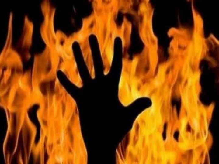 Bihar: Dabangs burn young woman alive after resisting molestation in Vaishali, died during treatment ann बिहार: वैशाली में छेड़खानी का विरोध करने पर दबंगों ने युवती को जिंदा जलाया, इलाज के दौरान हुई मौत