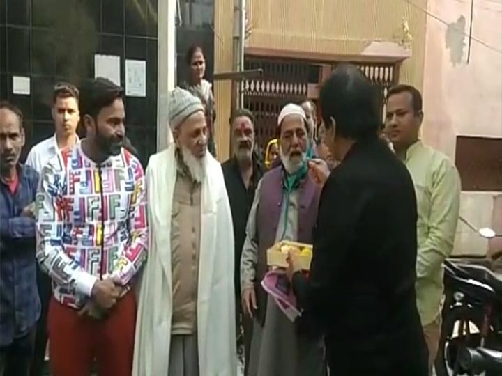 Muslim Family Of Meerut Donate Land For Shiv Temple Ann | मेरठ: मुस्लिम परिवार ने दिया भाईचारे का संदेश, शिव मंदिर के लिये दान कर दी पुश्तैनी जमीन