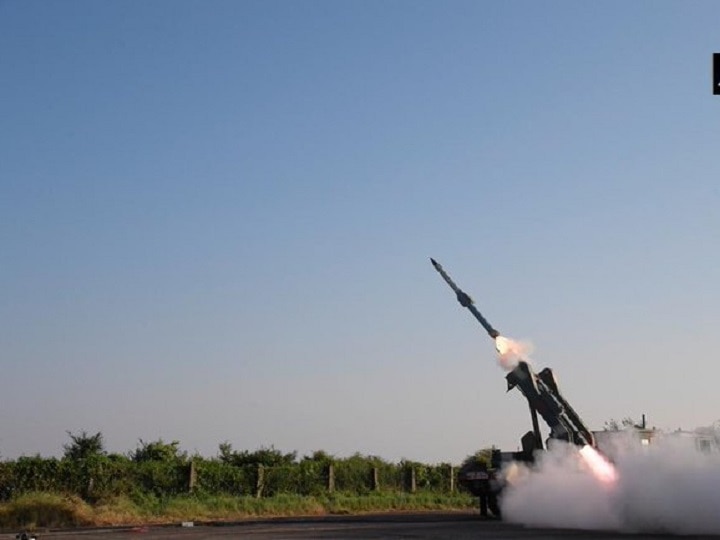 back to back two Quick Reaction Surface to Air Missile air defence system successfully testfired by DRDO सतह से हवा में मार करने वाली 2 क्विक रिएक्शन मिसाइल का सफल परीक्षण, राजनाथ ने दी बधाई