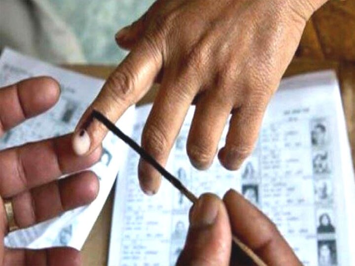 Jammu and Kashmir: Refugees from Pakistan voting in elections, said - justice after 70 years जम्मू-कश्मीरः चुनाव में वोट डाल रहे हैं पाकिस्तान से आए शरणार्थी, बोले- 70 साल बाद हुआ इंसाफ