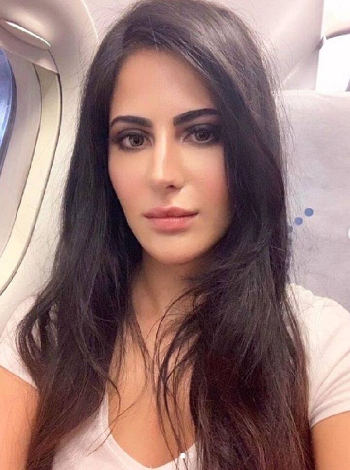 हाल ही में अलीना ने एक इंटरव्यू में इस बारे में बात करते हुए कहा कि वह कटरीना का बहुत सम्मान करती हैं लेकिन वह साथ ही यह भी चाहती हैं कि लोग उन्हें अलीना रॉय के तौर पर जानें ना कि सिर्फ कटरीना की डुप्लीकेट के तौर पर.  