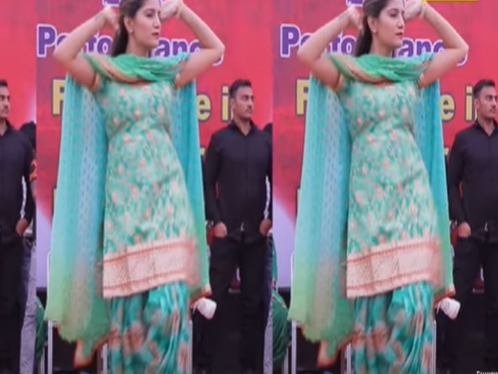 Sapna Choudhary gave a strong performance on the song Chetak on stage, put on a Patiala suit Sapna Choudhary ने स्टेज पर Chetak गाने पर दी दमदार परफोर्मेंस, पटियाला सूट में लगाए ठुमके