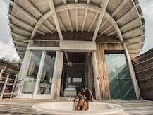 शिबानी दांडेकर की ब्लैक बिकिनी फोटो सोशल मीडिया पर हुई वायरल