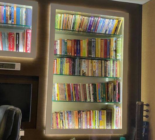 इसके साथ ही उनके नए घर के एक हिस्से में लाइब्रेरी भी बनाई गई है.