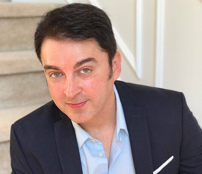 जुगल हंसराज  - 1983 में आई फिल्म ‘मासूम’ में बाल कलाकार का रोल निभा चुके जुगल,  1996 में आई फिल्म ‘पापा कहते हैं’ में नज़र आए थे. यह फिल्म बॉक्स ऑफिस पर कुछ ख़ास नहीं चल पाई. इसके बाद साल 2000 में आई फिल्म ‘मोहब्बतें’ बॉक्स ऑफिस पर सुपरहिट साबित हुई थी. हालांकि ‘मोहब्बतें’ की सक्सेस  जुगल की कोई ख़ास मदद नहीं कर सकी और उनकी की हुई अधिकांश फ़िल्में बॉक्स ऑफिस पर बुरी तरह पिटीं, नतीजतन जुगल के ऊपर ‘वन फिल्म वंडर’ का ठप्पा लग गया.  