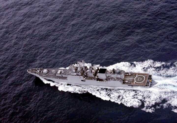 मालाबार युद्धाभ्यास के दूसरे चरण में देश में ही निर्मित पनडुब्बी आईएनएस खंडेरी और पी8आई समुद्री टोही विमान भी भारतीय नौसेना की ओर से अपनी क्षमता का परिचय दे रहे हैं.