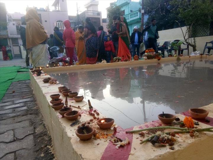 Chhath Puja completed with offering arghya to sun in Meerut ann मेरठ: उगते सूर्य को अर्घ्य देकर छठ महापर्व का समापन, घाटों पर छठ व्रतियों में दिखा जबरदस्त उत्साह