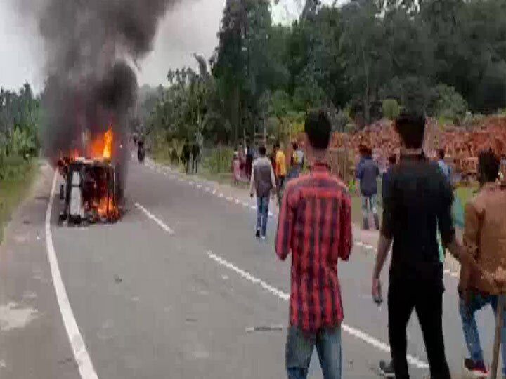 protest against the rehabilitation of Bru refugees in Tripura त्रिपुरा: ब्रू शरणार्थियों को बसाने के विरोध में हिंसक प्रदर्शन, लोगों ने गाड़ियों में लगाई आग
