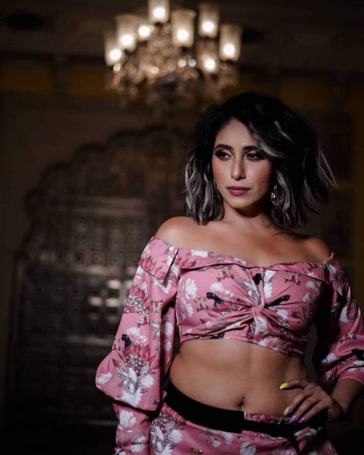 नेहा के साथ एक और बार मोलेस्टेशन हुआ था. एक आदमी ने उनके सीने पर गलत इरादे से हाथ लगाया था. 