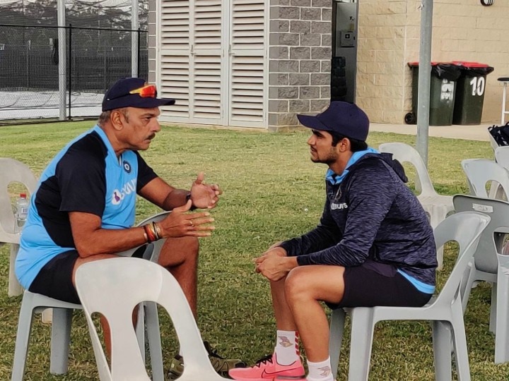 Ravi Shastri gave tips to this young batsman before ODI series against Australia ऑस्ट्रेलिया के खिलाफ वनडे सीरीज से पहले रवि शास्त्री ने इस युवा बल्लेबाज को दिए ‘टिप्स’