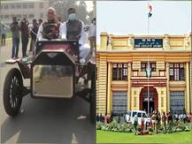 In Pics: JDU MLC संजय कुमार झा और देवेश ठाकुर विंटेज कार से पहुंचे विधानसभा, कहा- प्रदूषण कम करना है उद्देश्य