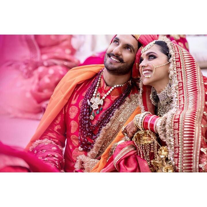 दीपिका पादुकोण के लहंगे ने भी काफी सूर्खियां बंटोरी थी. इनके लहंगे का डिज़ाइन काफी यूनिक था. सुर्ख लाल रंग का ये लहंगा कितने बजट का था ये आज तक पता नहीं चल सका है लेकिन इस लहंगे को पहनने का सपना हर दुल्हन का जरुर होता है.