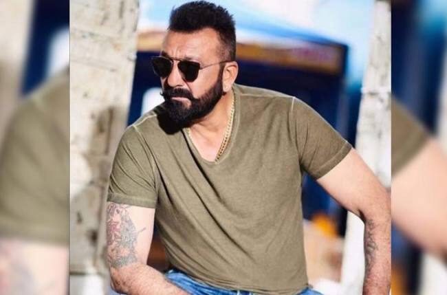2) संजय दत्त: ड्रग्स के चलते संजय भी अपनी ज़िंदगी के 9 साल बर्बाद कर चुके हैं. उन्हें बहुत ही कम उम्र में ड्रग्स की लत लग गई थी जिसकी वजह से उनका जीवन बर्बाद हो गया था. संजय दिन-रात ड्रग्स के नशे में डूबे रहते थे जिसके चलते उन्हें कई हफ्तों तक अस्पताल में भी भर्ती रहना पड़ा था. इसके बाद उनके पिता ने ड्रग्स की लत छुड़वाने के लिए उन्हें अमेरिका के रिहेब सेंटर भेजा और तीन साल इलाज करवाकर जब संजू इंडिया लौटे तो उन्होंने ड्रग्स से हमेशा के लिए तौबा कर ली.