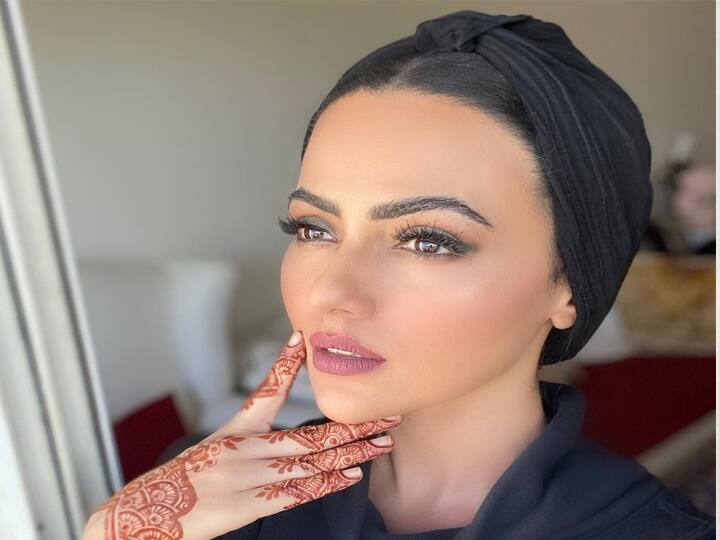 अपनी शादी के बाद सना ने अपना नाम बदलकर अब सईद सना खान रख लिया है. उनकी शादी ने सबको चौका दिया था.