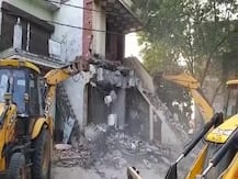 प्रयागराज: सरकारी बुलडोजरों ने जमींदोज किया योगी के कैबिनेट मंत्री पर रिमोट बम से हमले के मास्टरमाइंड सपा नेता का काम्पलेक्स