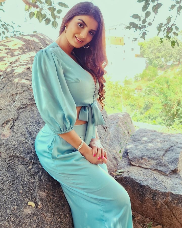 भले ही आज अन्वेषी अपनी बोल्ड अदाओं और परफेक्ट फिगर को लेकर पॉपुलर हो चुकी हों लेकिन एक समय था जब अन्वेषी की शारीरिक संरचना को लेकर मज़ार उड़ाया जाता था.