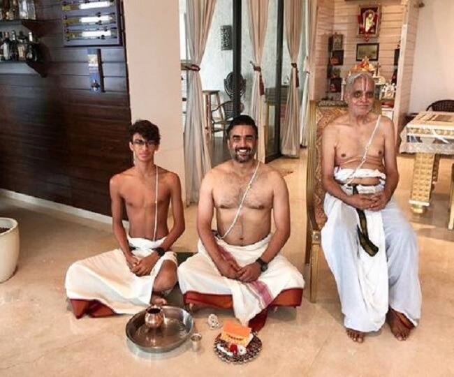 आर.माधवन- एक्टर आर माधवन बॉलीवुड और साउथ सिनेमा दोनों ही इंडस्ट्री का जाना माना नाम हैं. माधवन के पिता रंगनाथन शेषाद्री टाटा स्टील से रिटायर हैं. मीडिया रिपोर्ट्स के अनुसार, माधवन के पिता एकदम सिंपल लाइफस्टाइल मेंटेन करते हैं.  