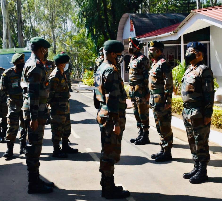 LAC पर चीन की बढ़ती गतिविधियों के बीच थलसेना प्रमुख ने लिया सेना की ऑपरेशनल तैयारियों का जायजा